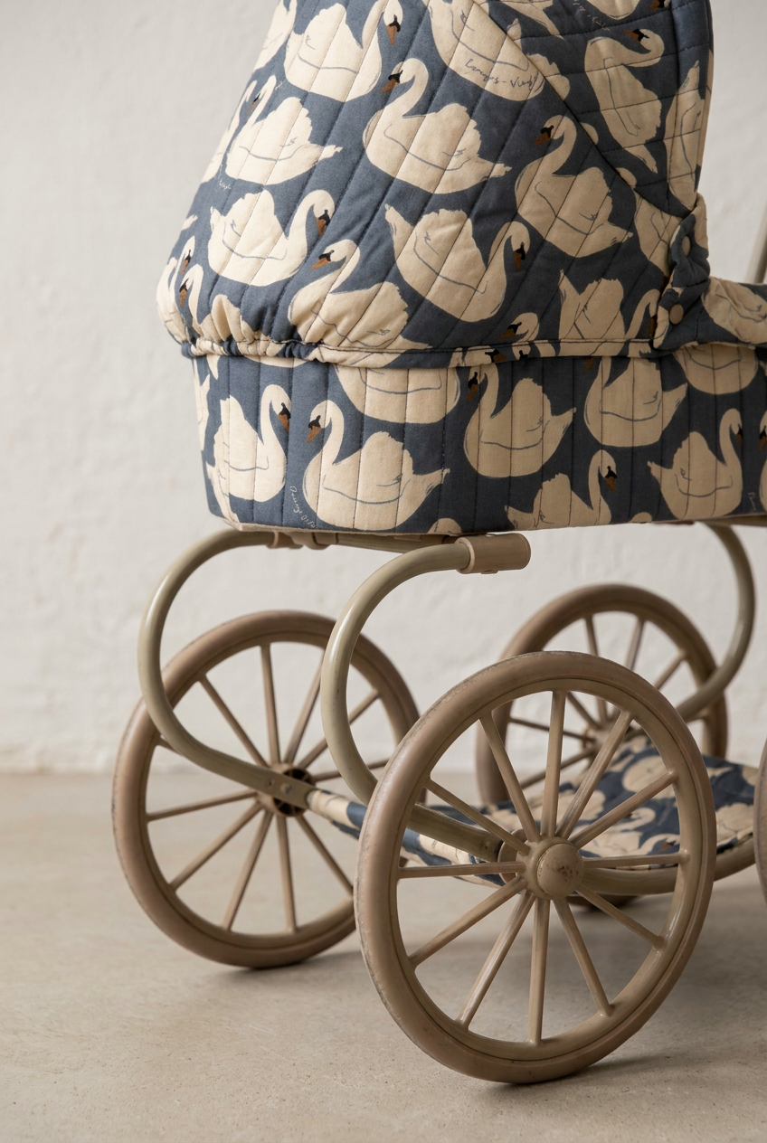 Minnie Doll Pram - Swan