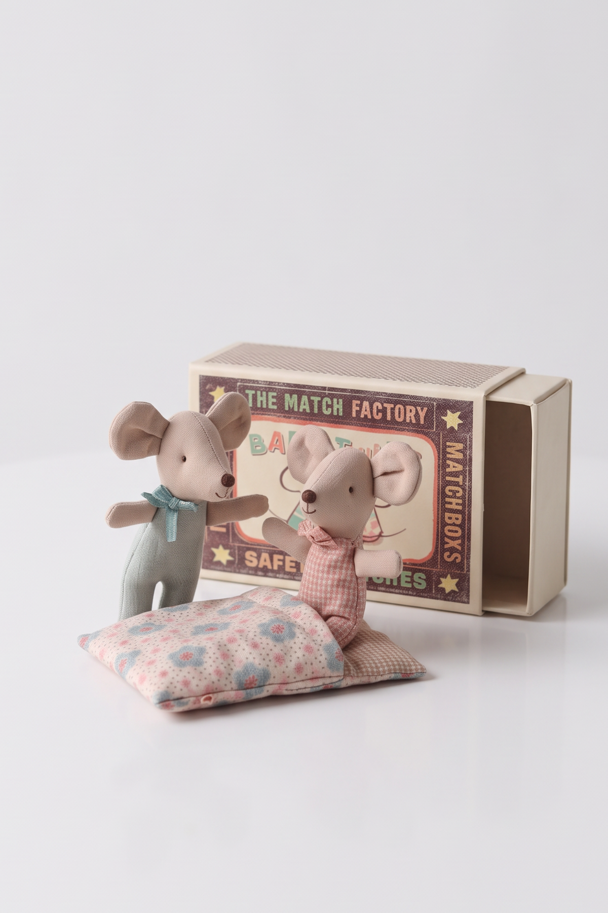 Twins, Baby mice in matchbox - Checker