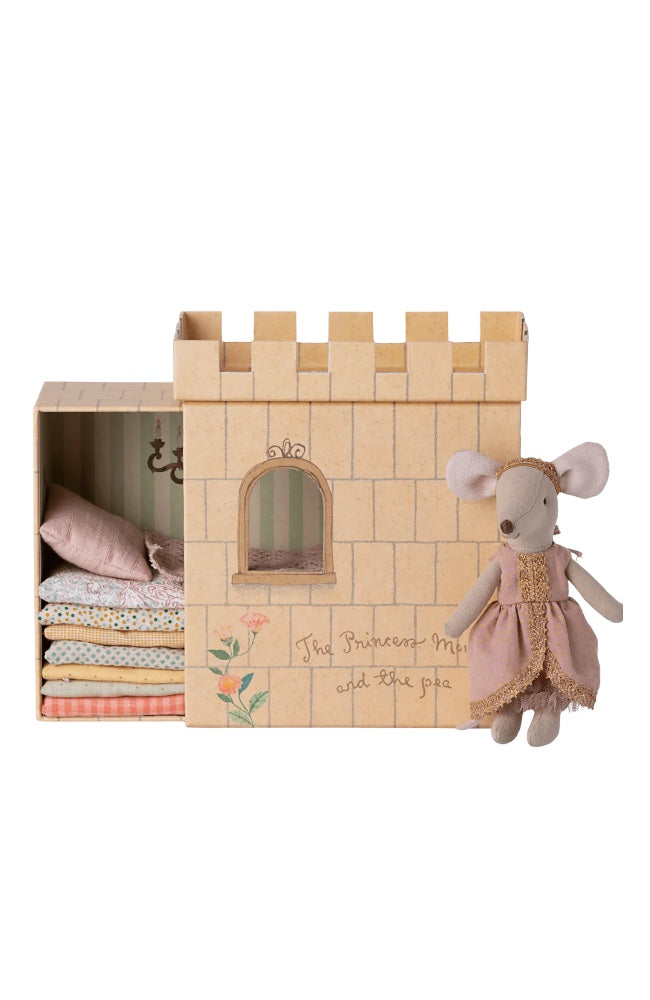 Princess and the pea - Big Sister Mouse/Pink Dress