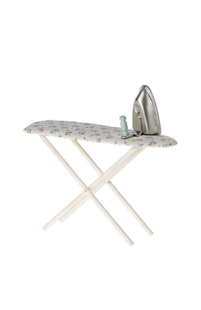 Iron & Ironing Board